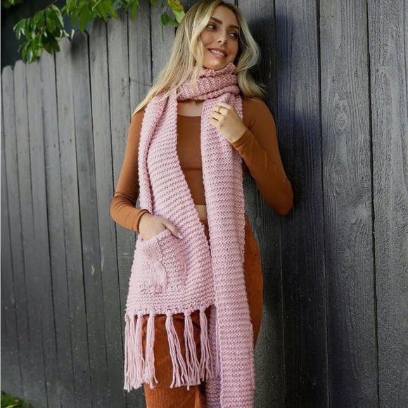 Chunky Oversized Two Pocket Scarf - Picture 5 of 12